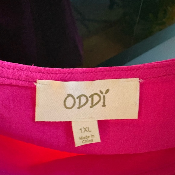 Boutique Pink Top Balloon sleeves and cinched waist. Pretty in Pink. Barbie - Picture 5 of 7